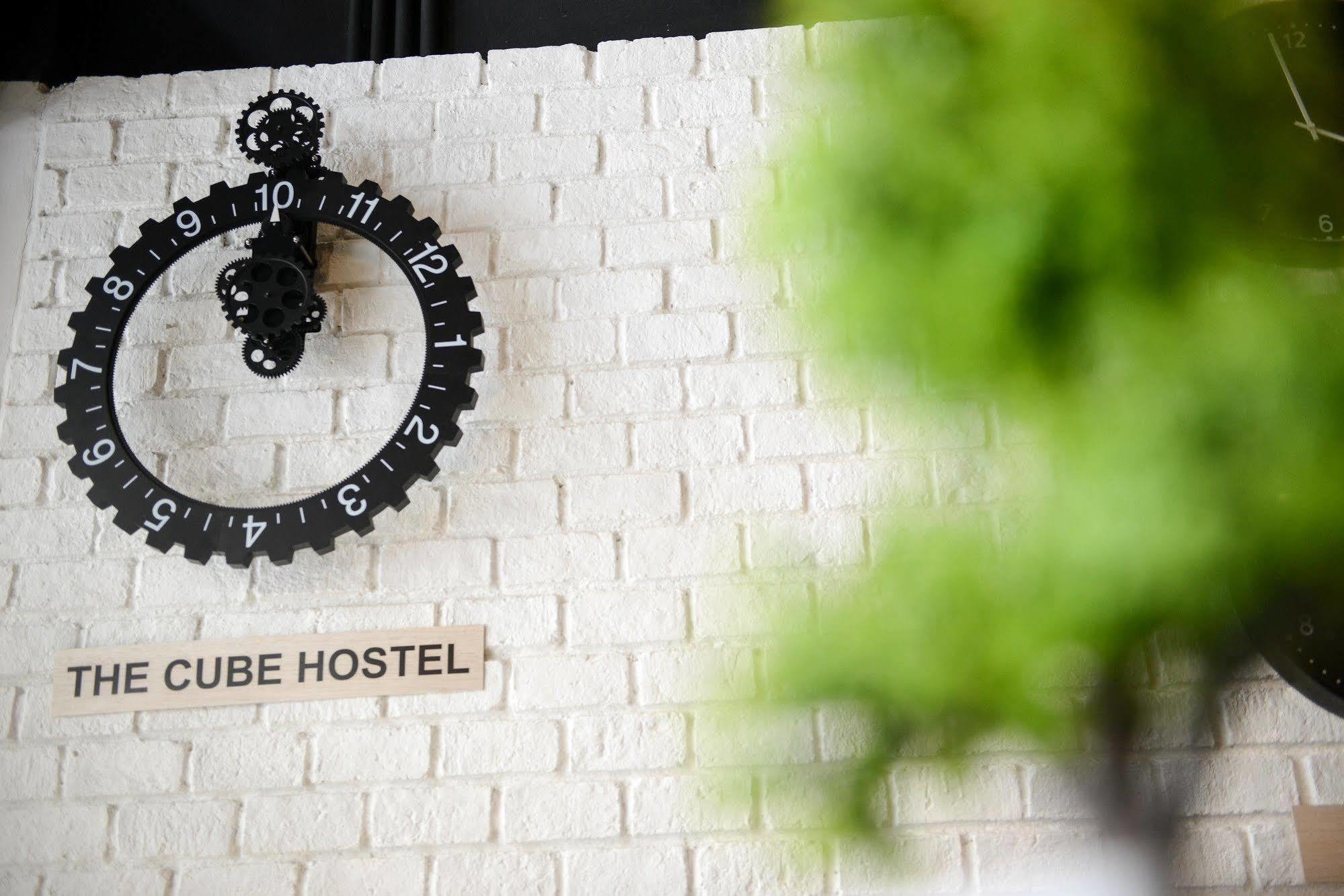 The Cube Hostel Silom Bangkok Ngoại thất bức ảnh